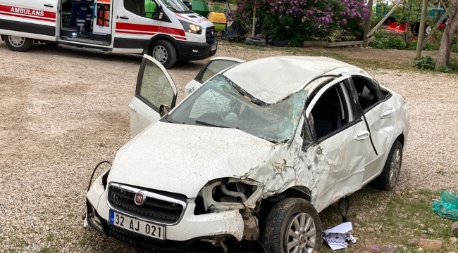 Otomobil takla attı, motoru fırladı: 2 yaralı