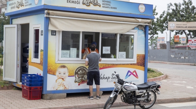 Parasını hayırseverler ödüyor, ekmek ihtiyaç sahiplerine ücretsiz dağıtılıyor