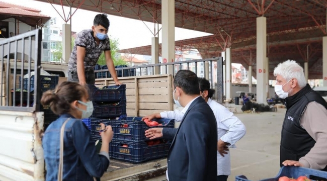 Pazar esnafının elinde kalan sebze ve meyveler ihtiyaç sahiplerine dağıtılacak