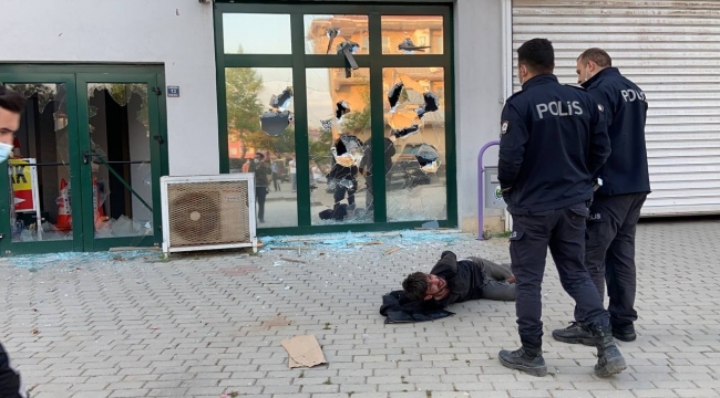 Pazaryerinin camlarını kıran saldırgan etkisiz hale getirildi
