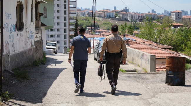 PTT "evde sosyal yardım ödemesi" kapsamındaki ücretleri adreslere teslim ediyor