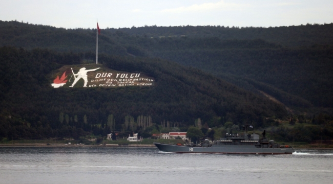 Rus savaş gemisi 'Novocherkassk' Çanakkale Boğazı'ndan geçti