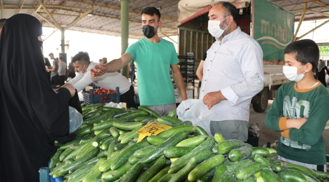 Semt pazarları açıldı, esnafın yüzü güldü
