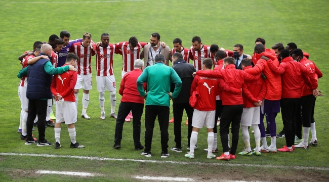 Sivasspor, zorlu Başakşehir maçına 4 eksikle çıkacak