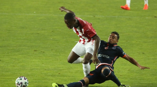 Süper Lig: D.G. Sivasspor: 0 - Başakşehir: 0