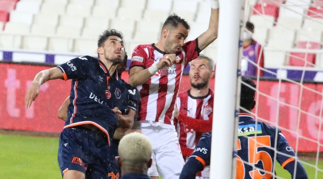 Süper Lig: DG Sivasspor: 0 - Medipol Başakşehir : 0