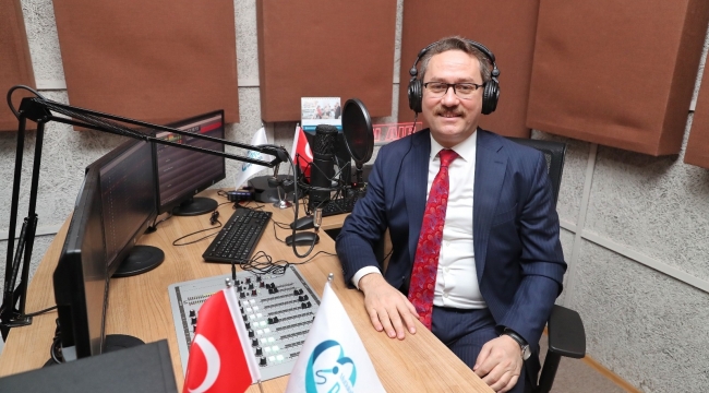 Türkiye Radyo Sokağı'nı can kulağıyla dinliyor