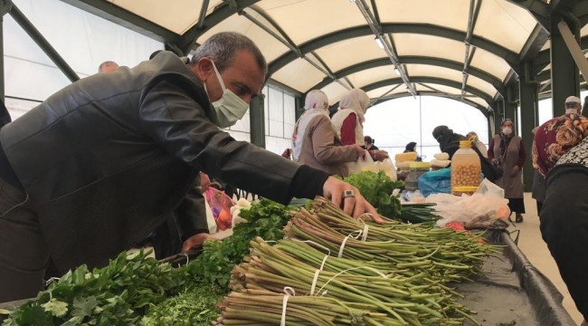 Vali semt pazarını denetledi