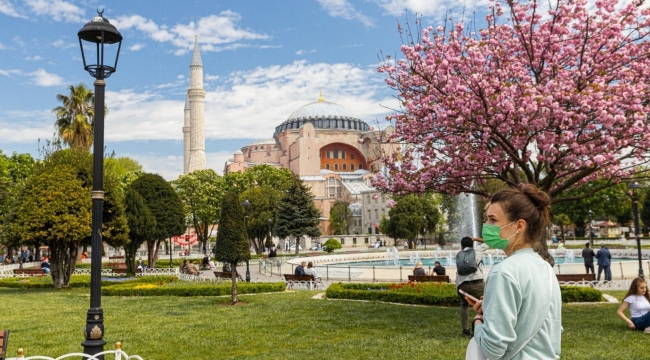 Vali Yerlikaya İstanbul'a Mart ayında gelen turist sayısını açıkladı