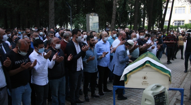 Yamaç paraşütü kazasında ölen paraşütçü gözyaşlarıyla uğurlandı