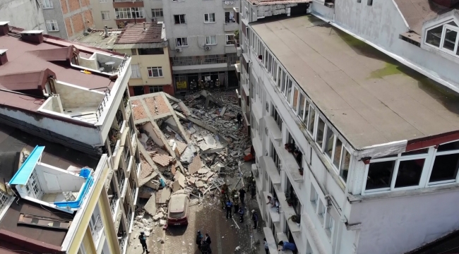 Zeytinburnu'nda boşaltılan binanın çökme anı kamerada