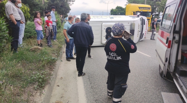 Ambulans kavşakta otomobille çarpıştı: 4 yaralı