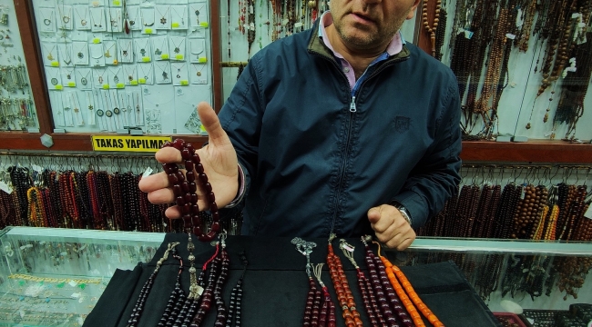 Bir asırlık tespihler 25 bin liraya alıcı buluyor