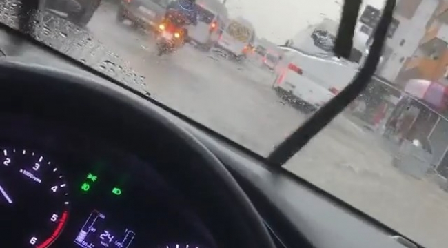 Bursa'da sağanak yağış hayatı olumsuz etkiledi