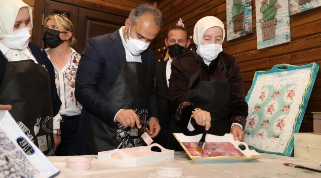 Bursalı kadınlar hem eskilere hem hayata renk kattı