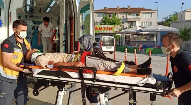 Elektrikli bisiklet yayaya çarptı, 4 kişi yaralandı