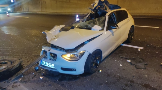 Kamyona arkadan çarpan otomobil parçalandı, sürücünün burnu bile kanamadı