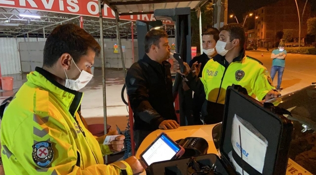 Polis ekipleri alkollü sürücüye dakikalarca dil döktü