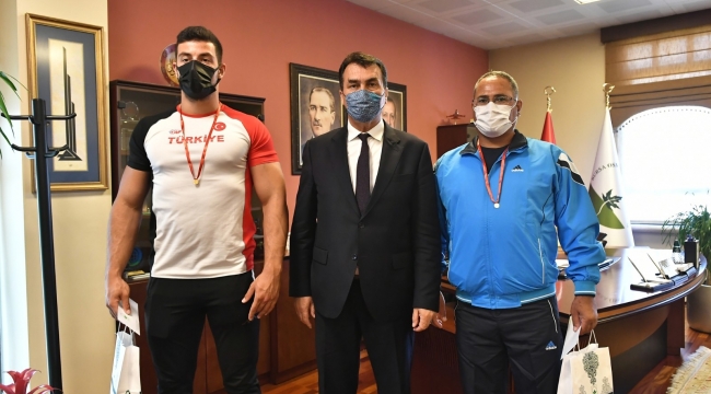 Rekortmen sporcudan başkan Dündar'a ziyaret