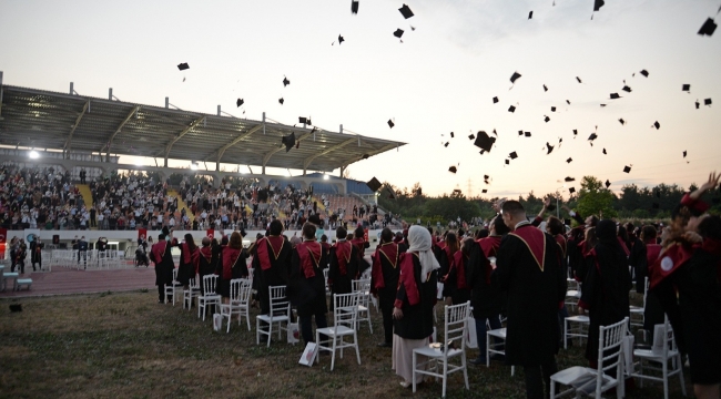 Sağlık ordusunun yeni neferleri BUÜ'den mezun oldu