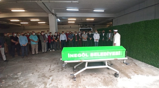 Sevilen sağlık memuruna veda