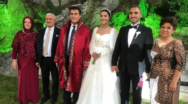 Siyaset ve iş dünyasını buluşturan nikah