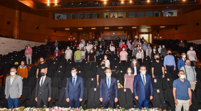 Söz düellosunun şampiyonu Üsküdar Takımı