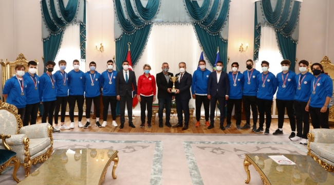 Tarih yazan sporculardan Başkan Aktaş'a ziyaret