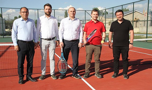 Malazgirt ilçesinin ilk tenis kortu açıldı