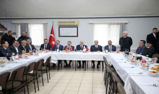 Bakan Karaismailoğlu, Düzce'de kamyon ve tır şoförleriyle buluştu: