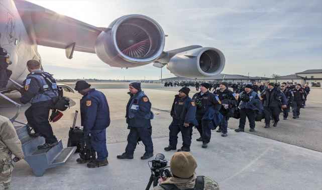 ABD'nin Türkiye'ye gönderdiği arama kurtarma ekibi İncirlik'e ulaştı