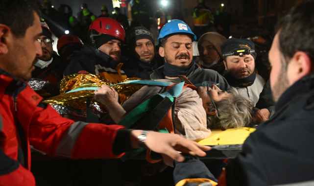 Adıyaman'da 212 saat sonra enkazdan kurtarılan 77 yaşındaki kadın, Mersin'e getirildi