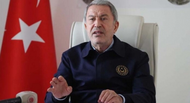 Bakan Akar: TSK, depremin ilk anından itibaren milletinin yanına koşmuştur