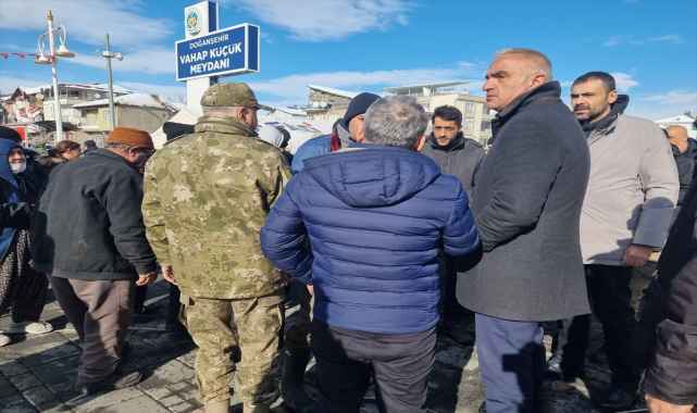 Bakan Ersoy, depremlerden etkilenen Malatya'da incelemelerde bulundu