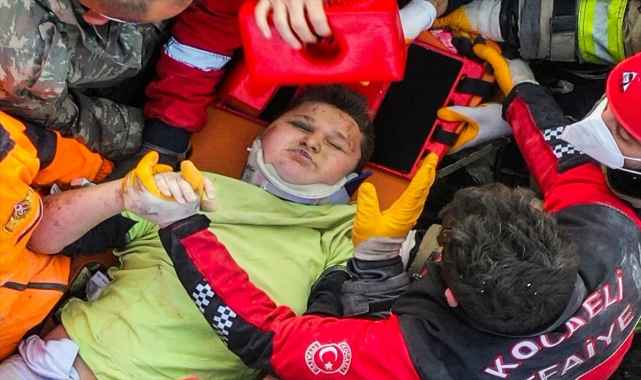 Depremde yaralanan 44 kişi Adana'dan uçakla Ankara'ya sevk edildi