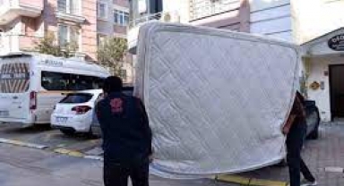 Depremzedeler Nurdağı'ndaki hayallerini yarım bırakıp ilçeyi terkediyor