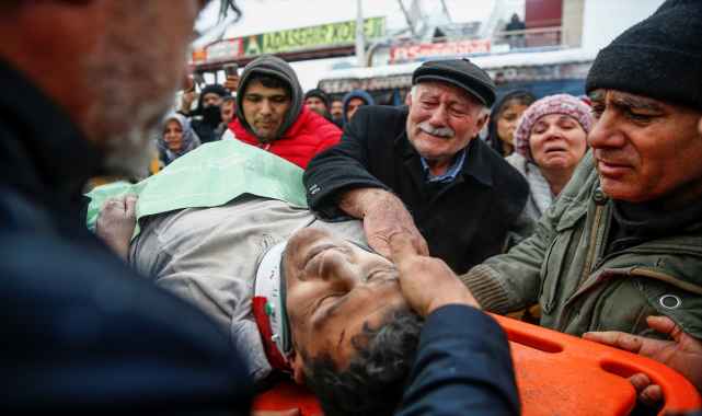 Enkaz altından çıkartılan kadının kocası da depremden 32 saat sonra kurtarıldı