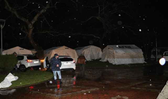 Kahramanmaraş'ta depremzedeler için yaklaşık 5 bin çadırın kurulumu başladı