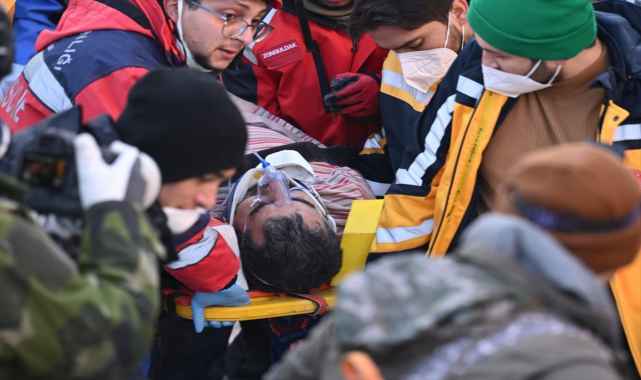 Kahramanmaraş'ta Nehir Naz'ın anne ve babası da enkazdan sağ çıkarıldı