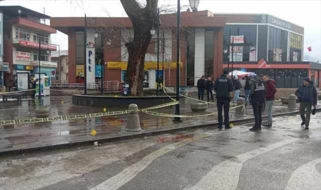 Sakarya'da falçatalı ve silahlı kavgada yaralanan 3 kişiden 1'i öldü