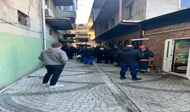 Sakarya'da karbonmonoksit gazından zehirlenerek ölen çift ile kızlarının cenazeleri defnedildi