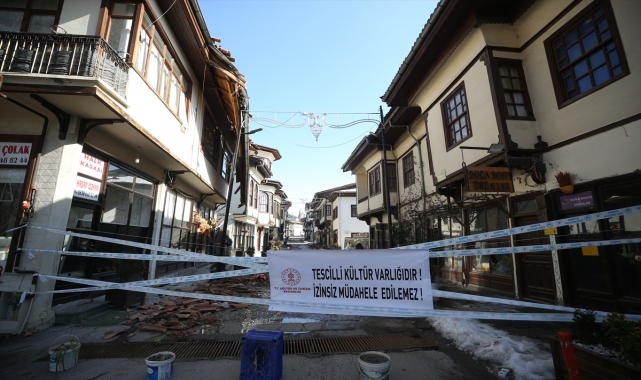 Yeşilyurt'ta depremin tarihi yapılara hasarı havadan görüntülendi
