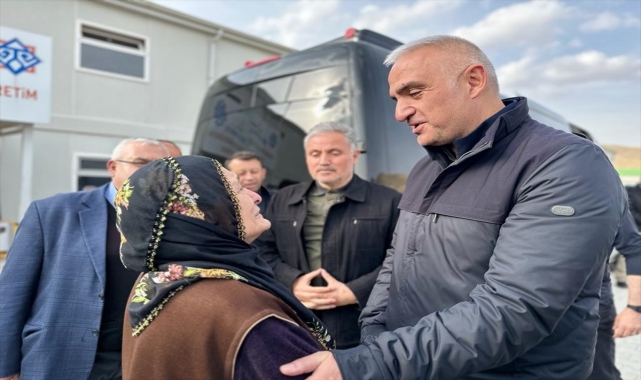 Bakan Ersoy, depremlerden etkilenen Malatya'da incelemelerini sürdürdü