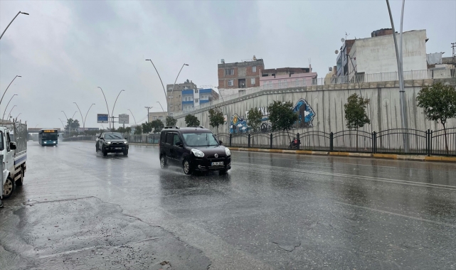 GÜNCELLEME 2 - Şanlıurfa'da sağanak etkili oluyor
