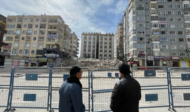 GÜNCELLEME 2 - Şanlıurfa'da yıkılan 6 katlı binanın enkazı kaldırıldı