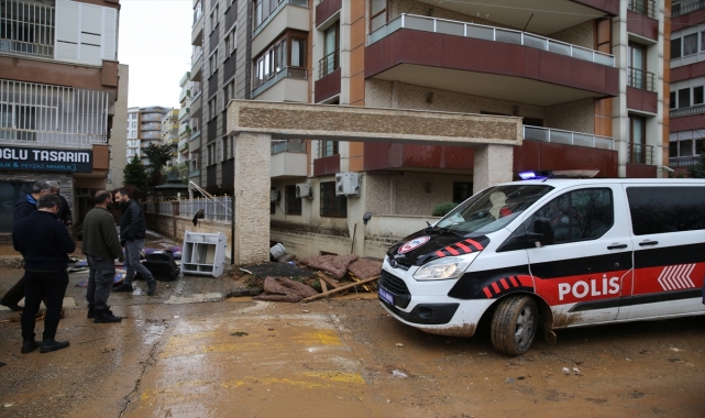 GÜNCELLEME - Şanlıurfa'daki selde hayatını kaybedenlerin sayısı 11'e yükseldi