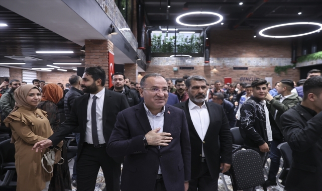 Adalet Bakanı Bozdağ, Şanlıurfa'da gençlerle bir araya geldi: