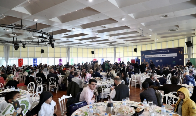 Bakan Varank, Bursa'da depremzedeler, şehit yakınları ve gazilerle bir araya geldi: