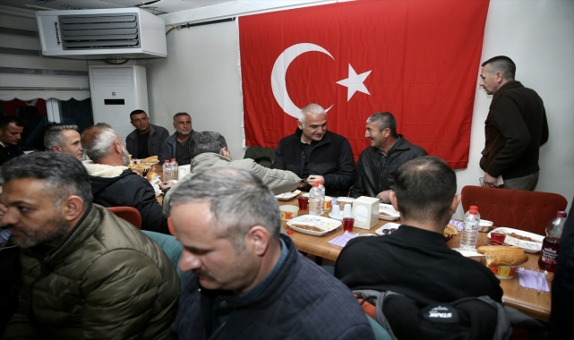 Kültür ve Turizm Bakanı Ersoy, Malatya'da depremzedelerle iftar programında buluştu:
