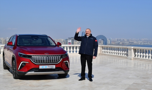 Togg, Azerbaycan Cumhurbaşkanı İlham Aliyev'e teslim edildi